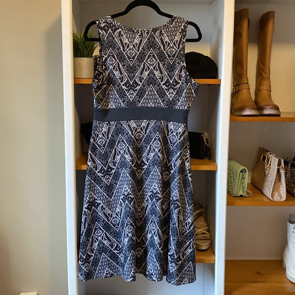 The North Face flashdry sleeveless dress. Size medium. 40” long. 19” pit to pit. - Picture 5 of 6